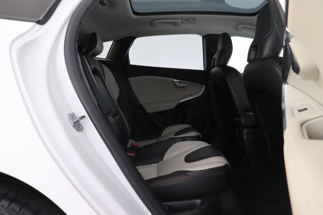 VOLVO V40 Cross Country 2014