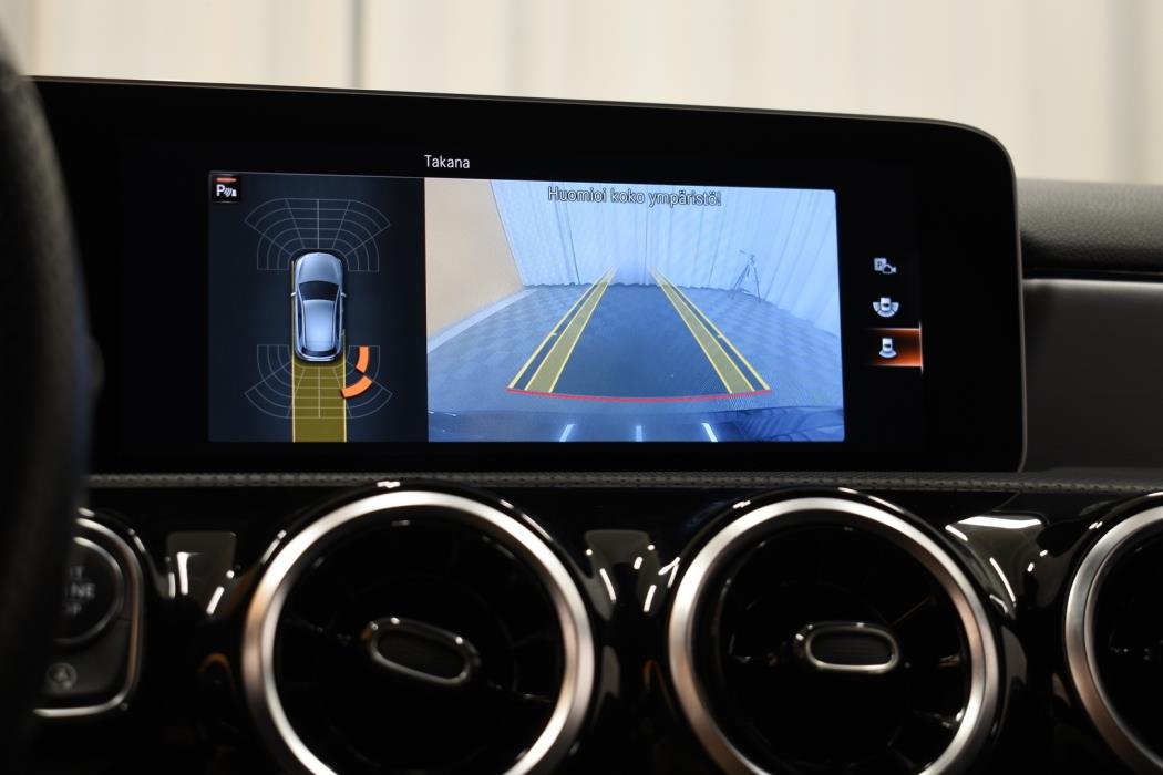 MERCEDES-BENZ A 2020