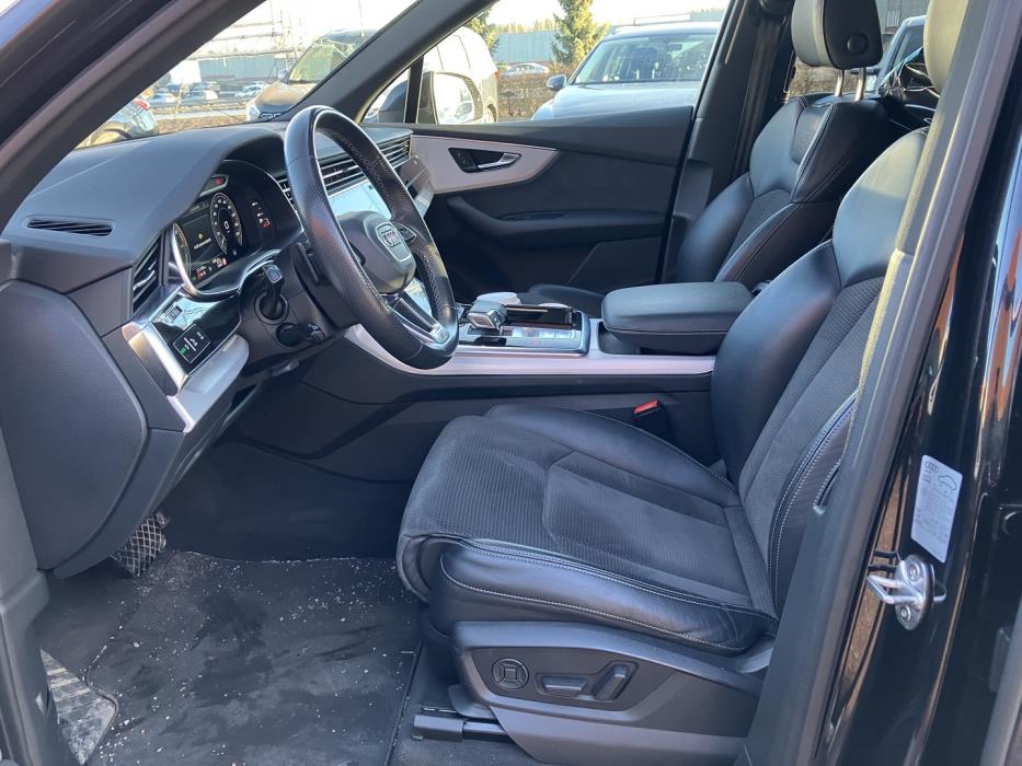 AUDI Q7 2021