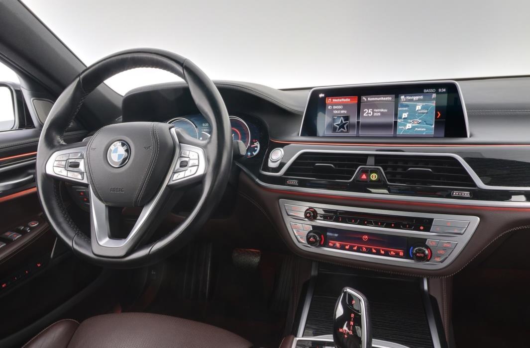 BMW 740 2019