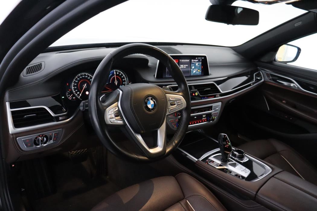 BMW 740 2019