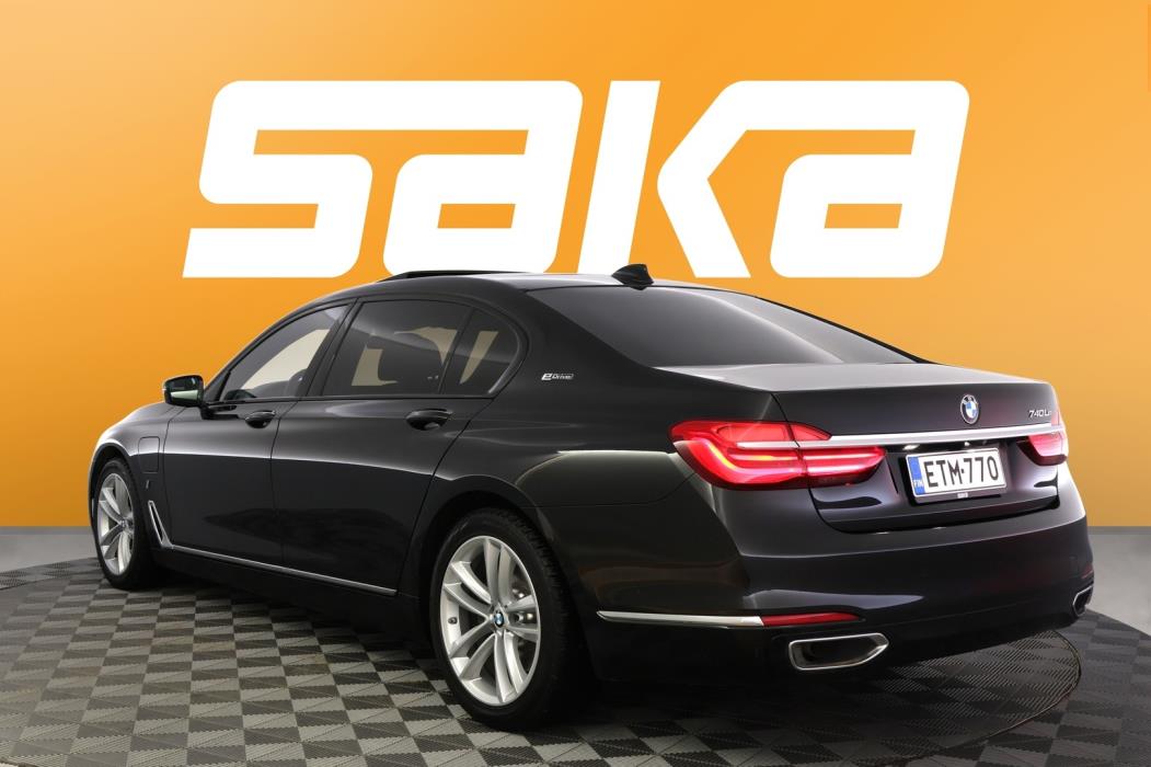 BMW 740 2019