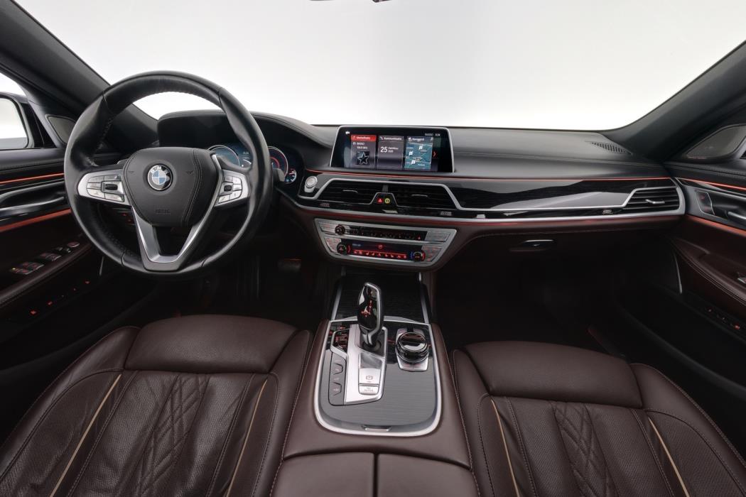BMW 740 2019