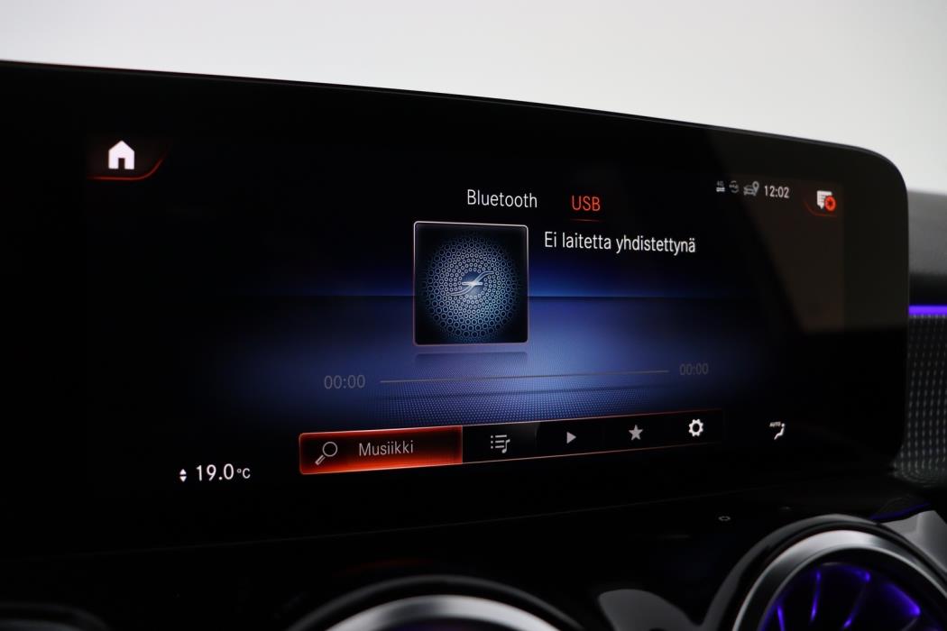 MERCEDES-BENZ EQB 2024