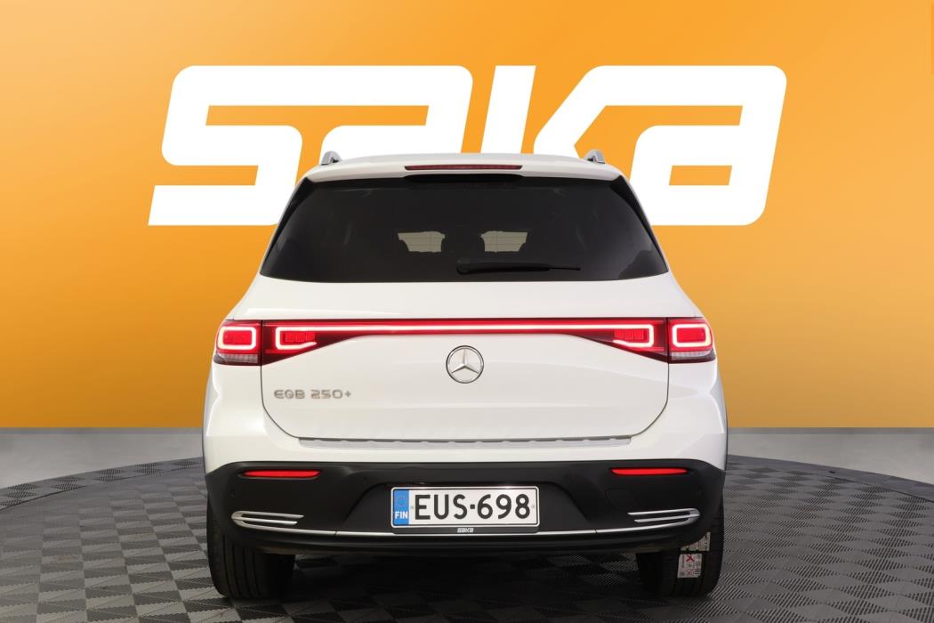 MERCEDES-BENZ EQB 2024