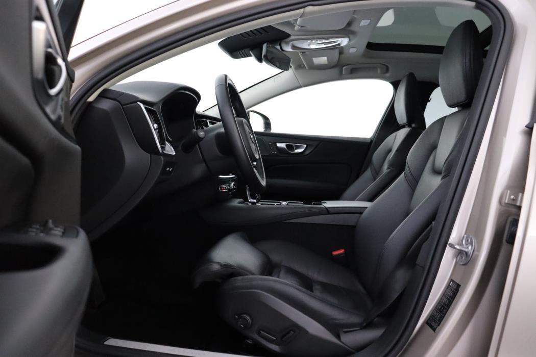 VOLVO V60 2024