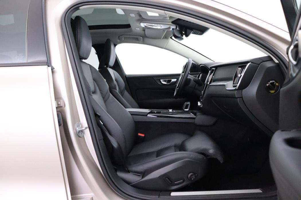 VOLVO V60 2024