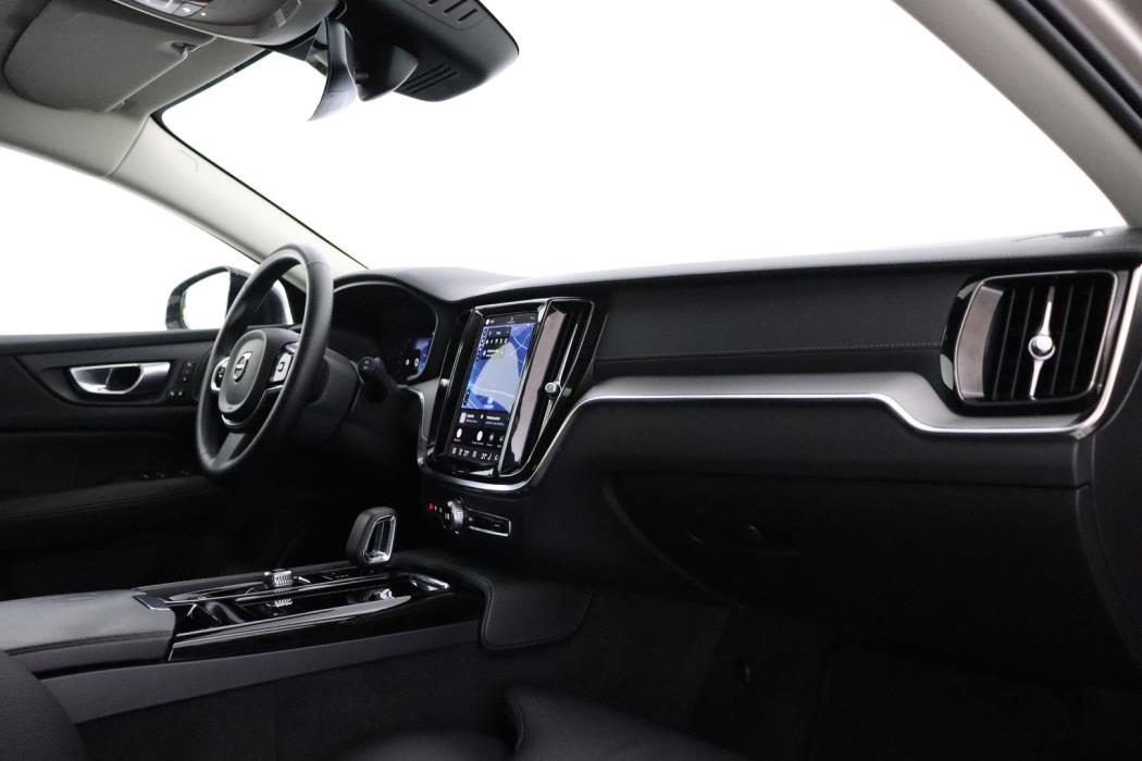 VOLVO V60 2024