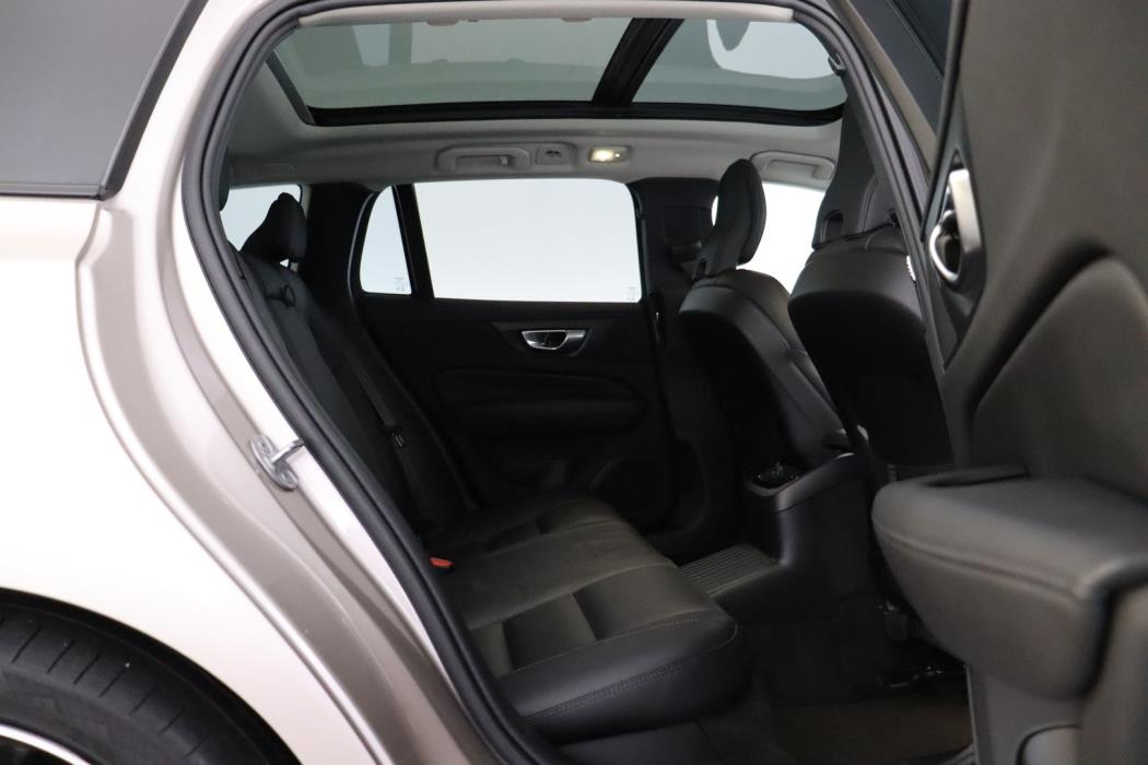 VOLVO V60 2024