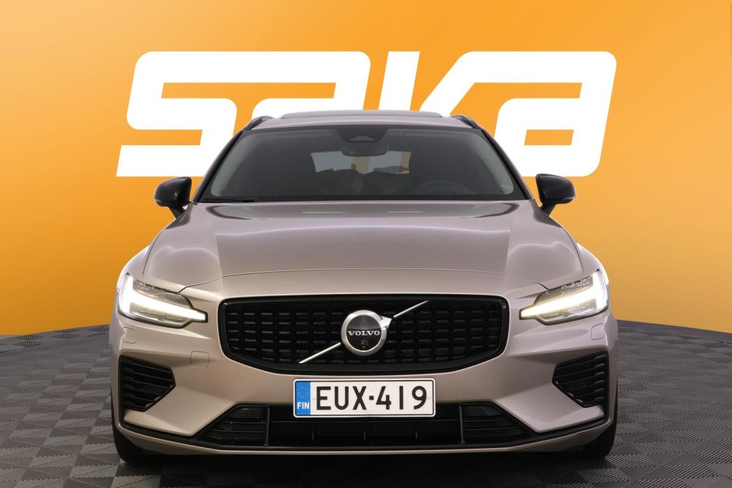 VOLVO V60 2024