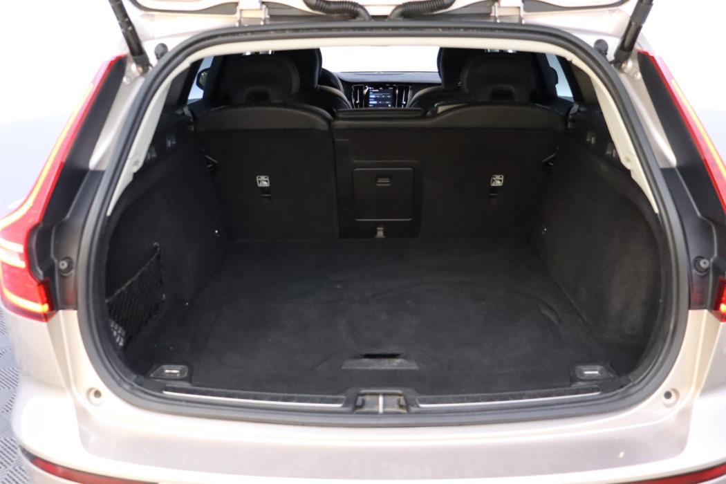 VOLVO V60 2024