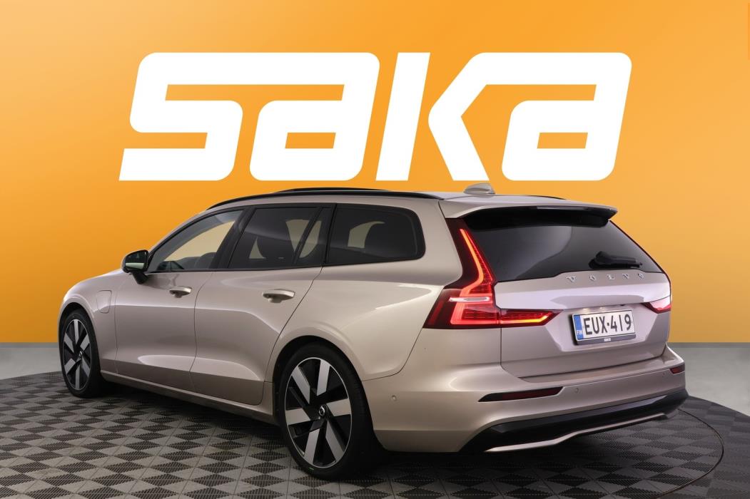 VOLVO V60 2024