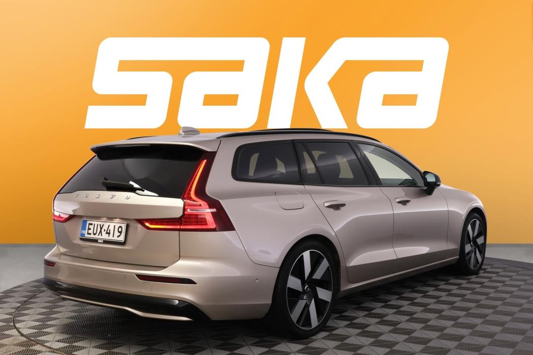 VOLVO V60 2024