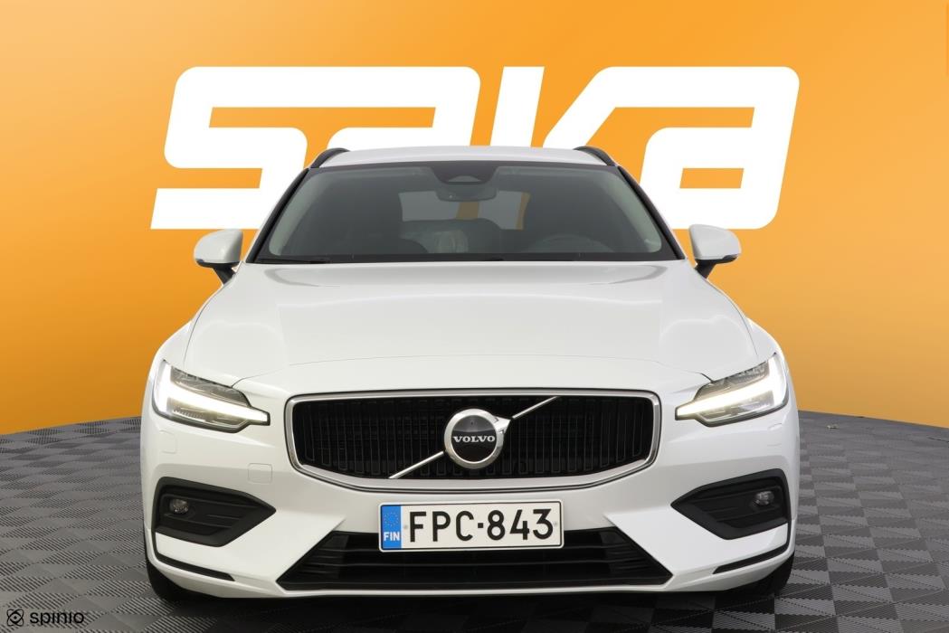 VOLVO V60 2023