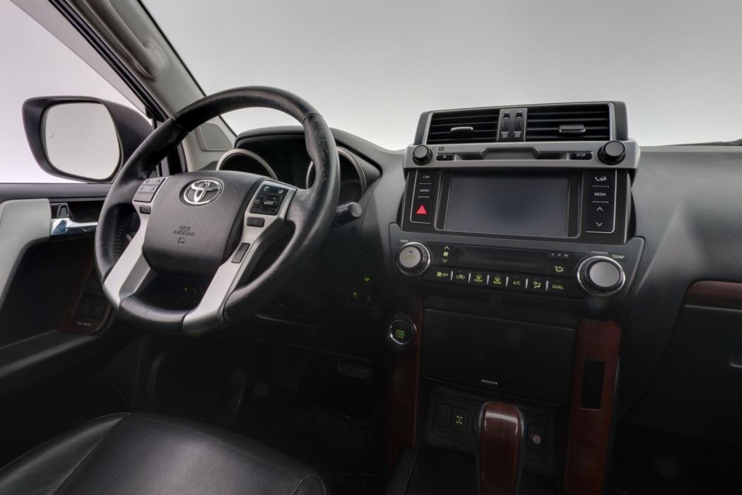 TOYOTA Land Cruiser 2016