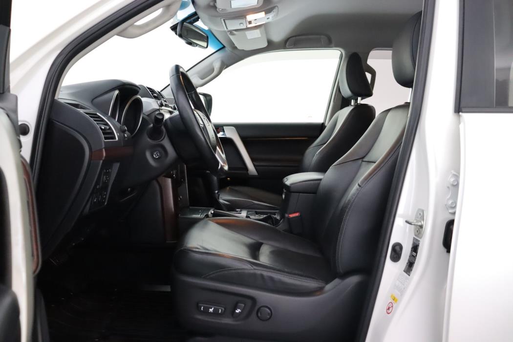 TOYOTA Land Cruiser 2016