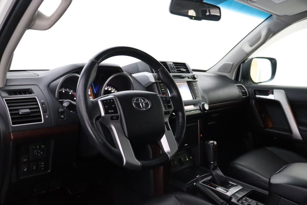 TOYOTA Land Cruiser 2016