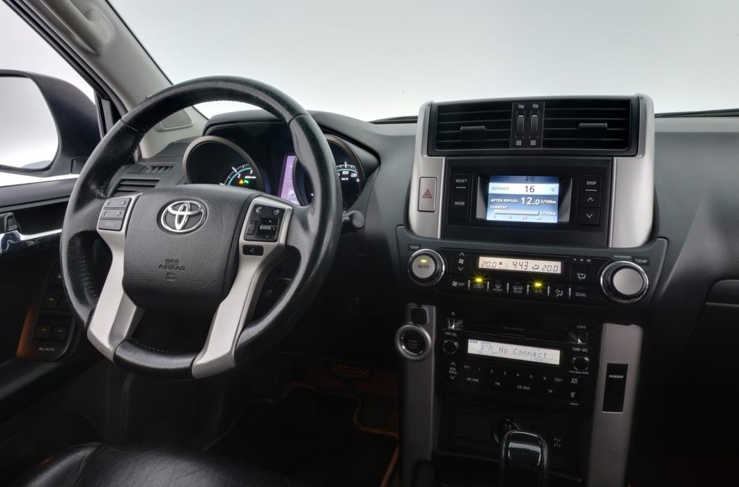 TOYOTA Land Cruiser 2013