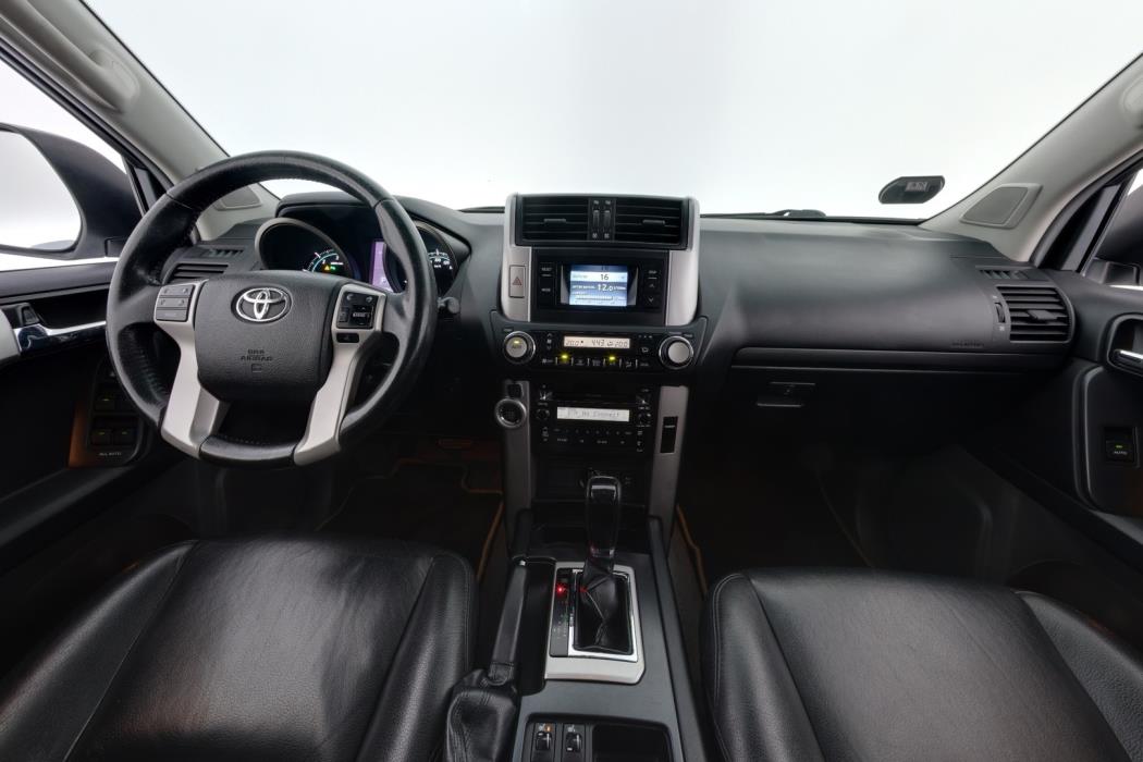 TOYOTA Land Cruiser 2013