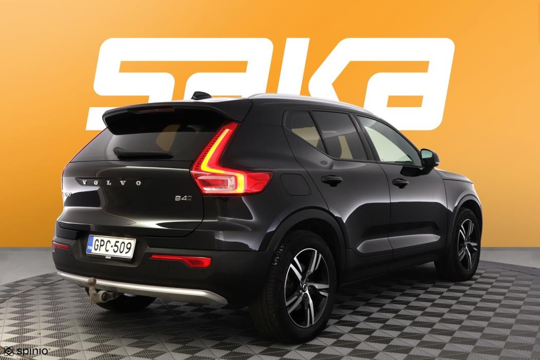 VOLVO XC40 2023