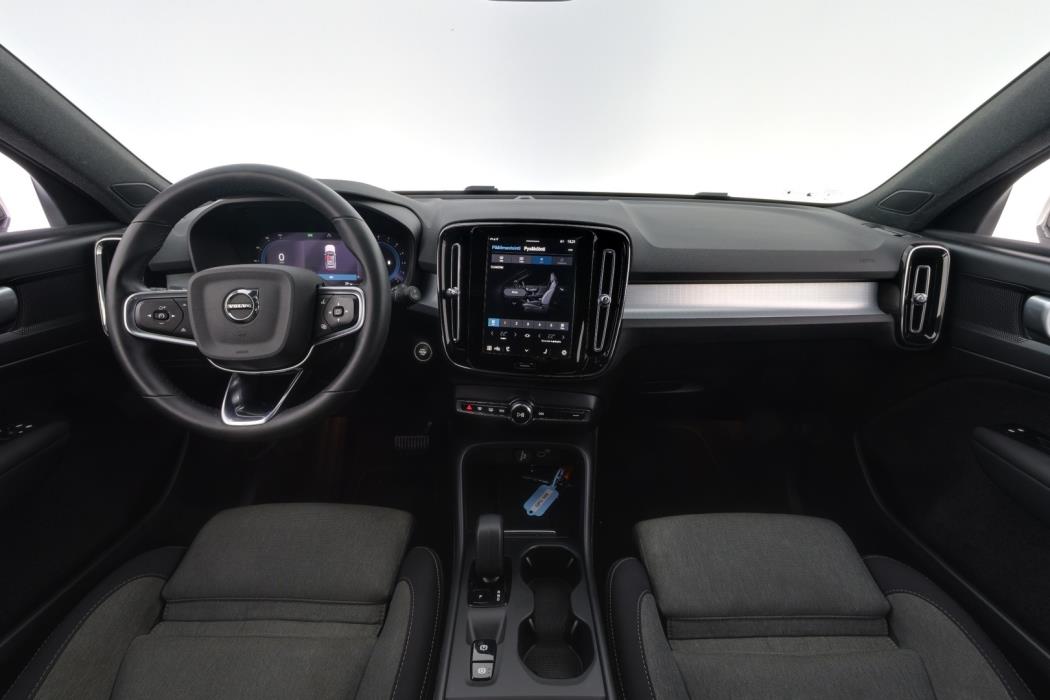 VOLVO XC40 2023