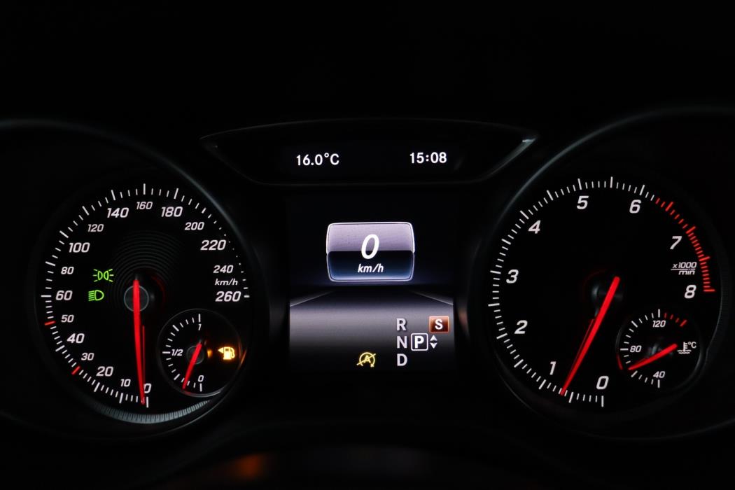 MERCEDES-BENZ CLA 2016