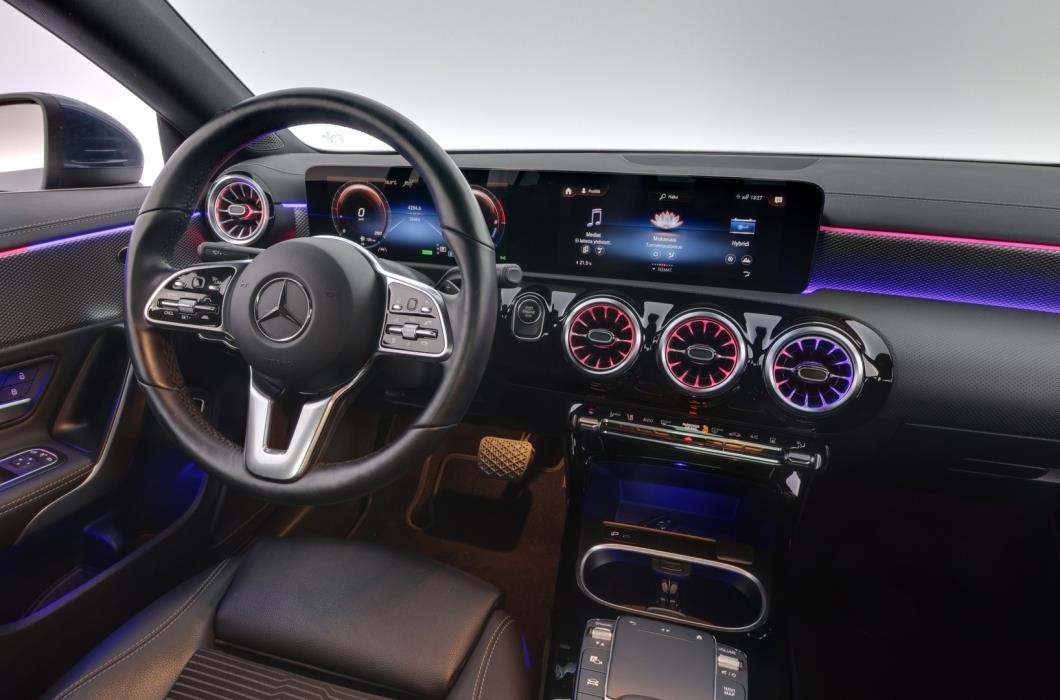 MERCEDES-BENZ CLA 2023