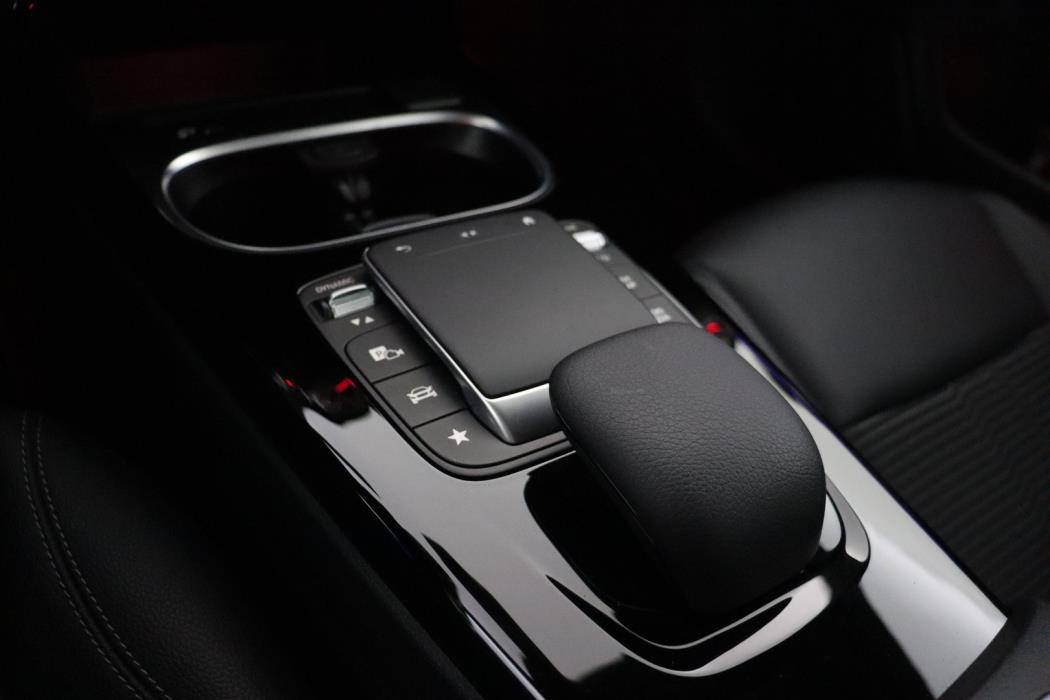 MERCEDES-BENZ CLA 2023