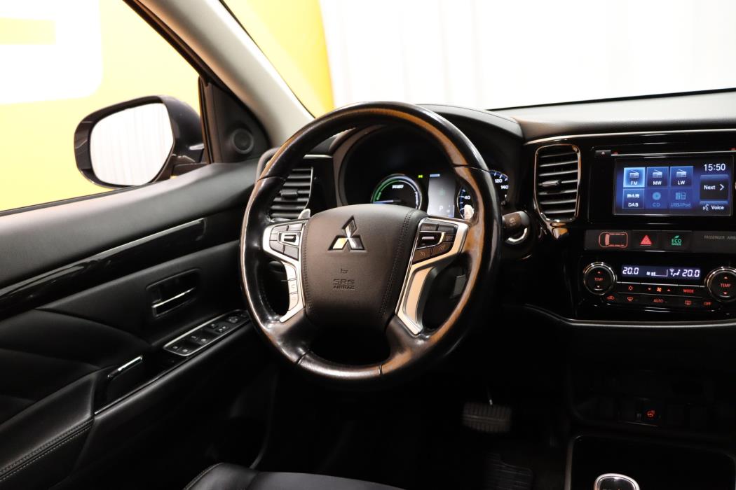 MITSUBISHI Outlander PHEV 2016