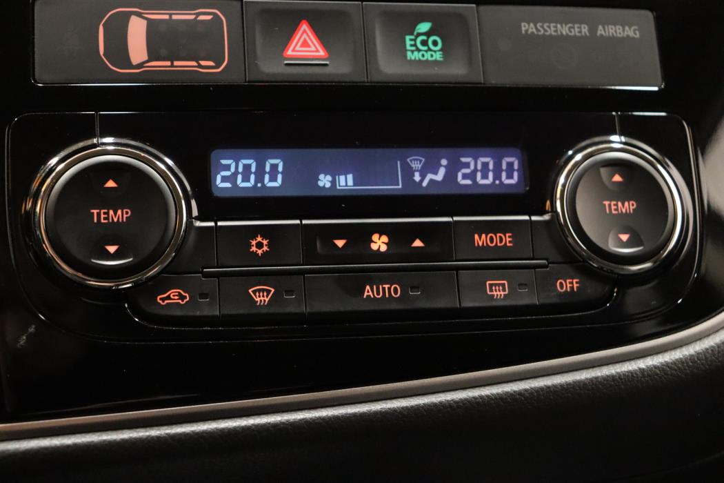 MITSUBISHI Outlander PHEV 2016