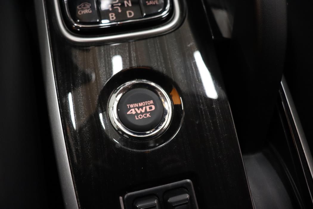 MITSUBISHI Outlander PHEV 2016