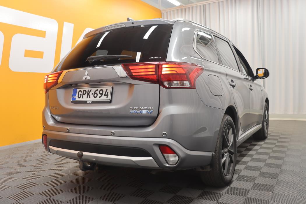 MITSUBISHI Outlander PHEV 2016