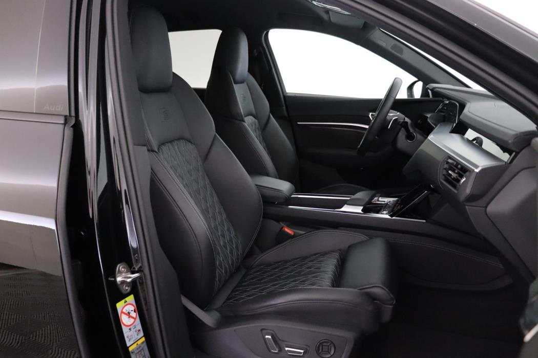 AUDI Q8 e-tron 2024