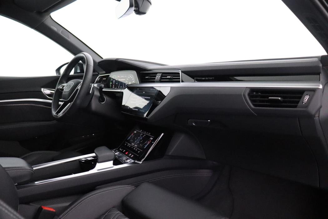 AUDI Q8 e-tron 2024