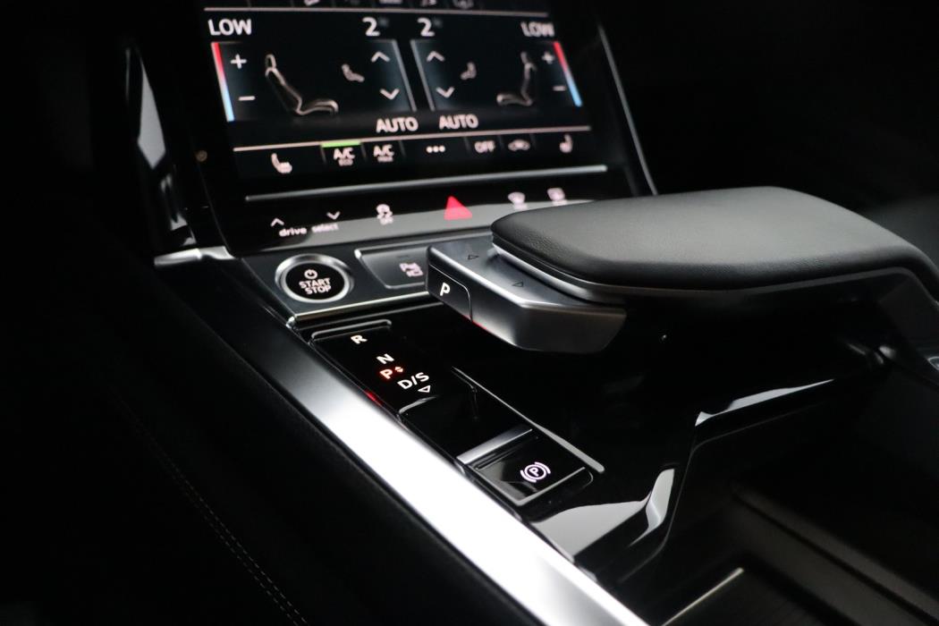 AUDI Q8 e-tron 2024