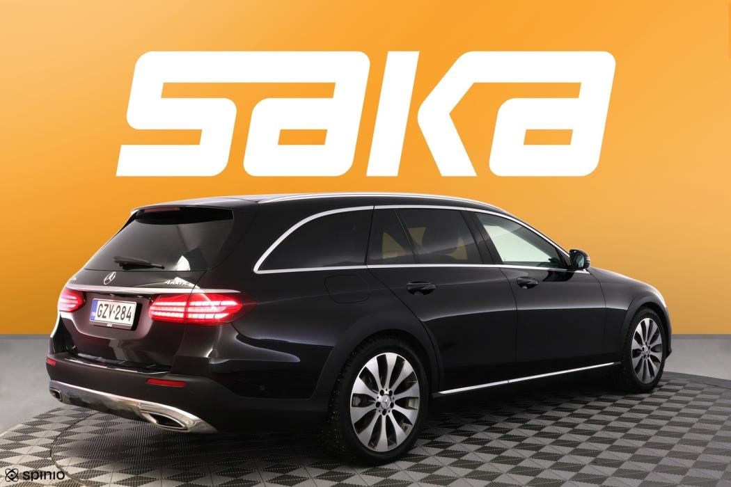 MERCEDES-BENZ E 2021