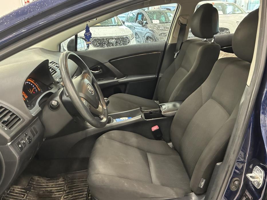 TOYOTA Avensis 2011