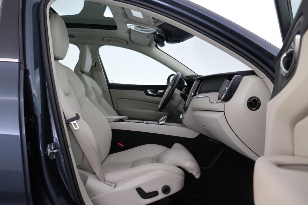 VOLVO XC60 2021
