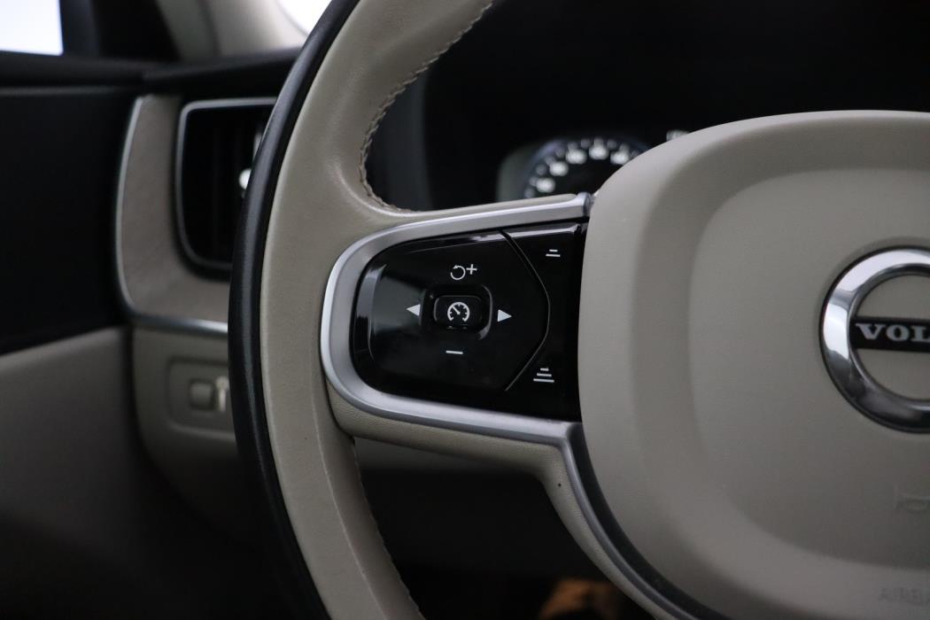 VOLVO XC60 2021