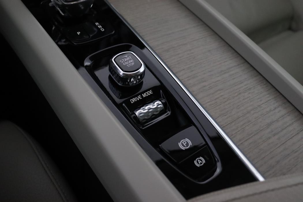 VOLVO XC60 2021