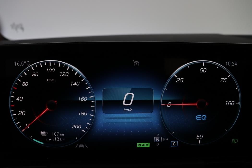 MERCEDES-BENZ EQA 2023