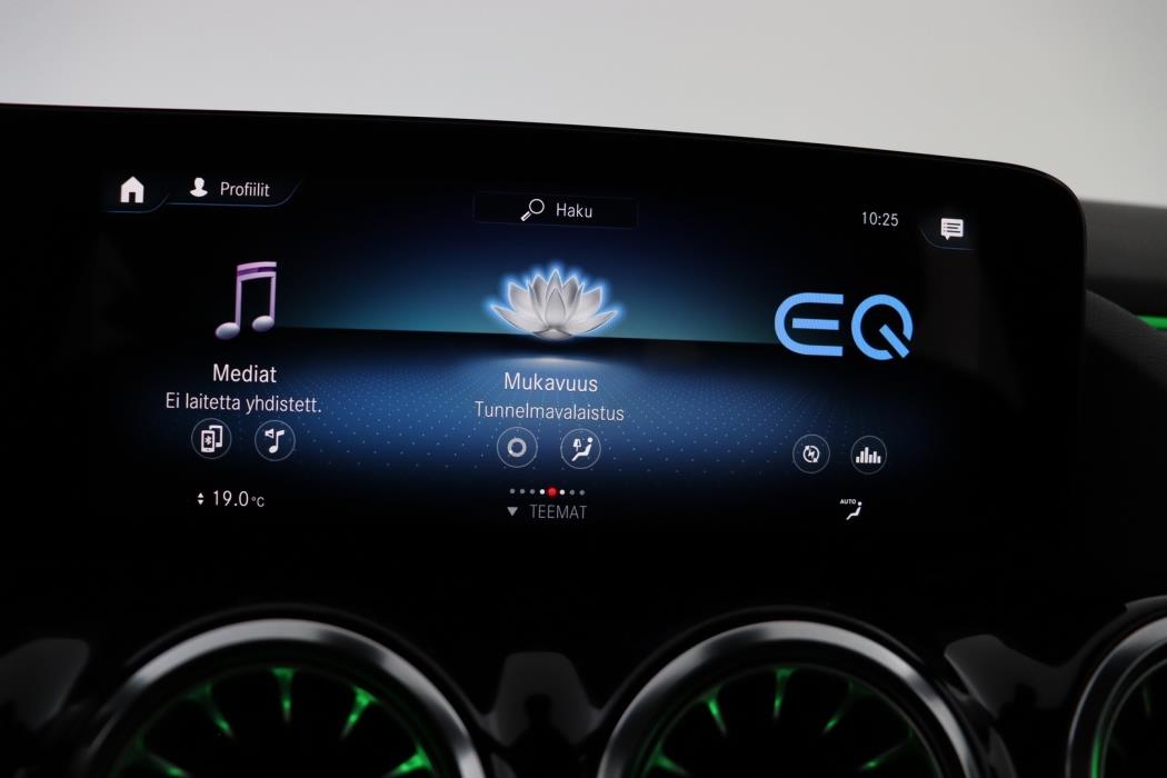 MERCEDES-BENZ EQA 2023