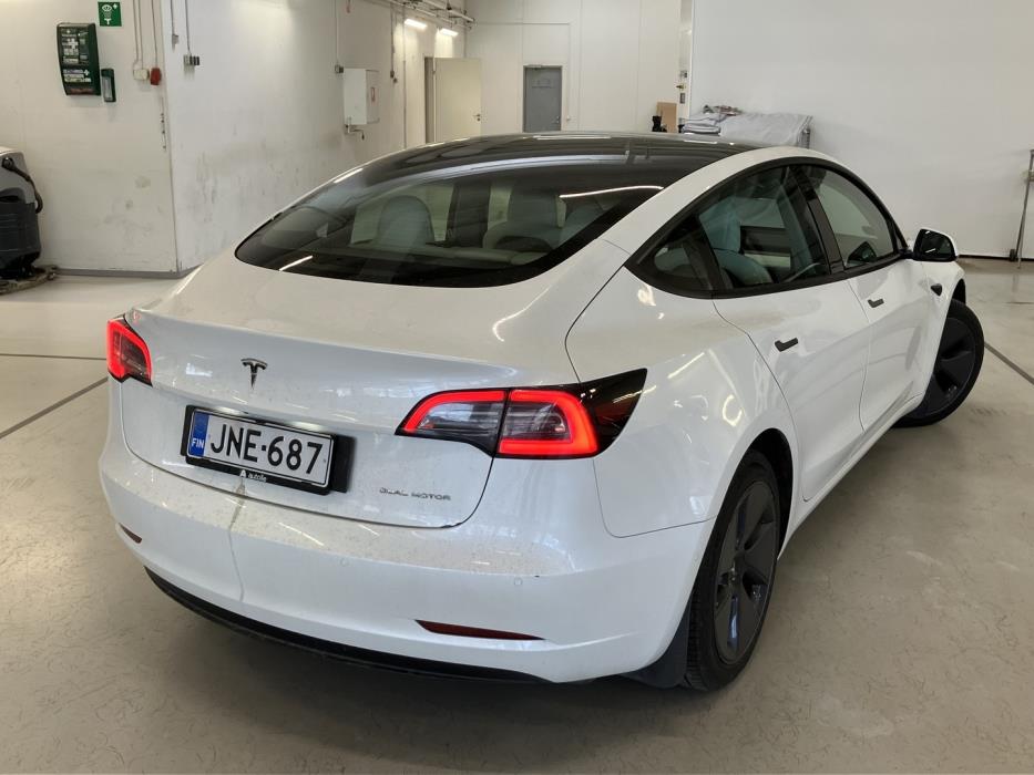 TESLA Model 3 2021