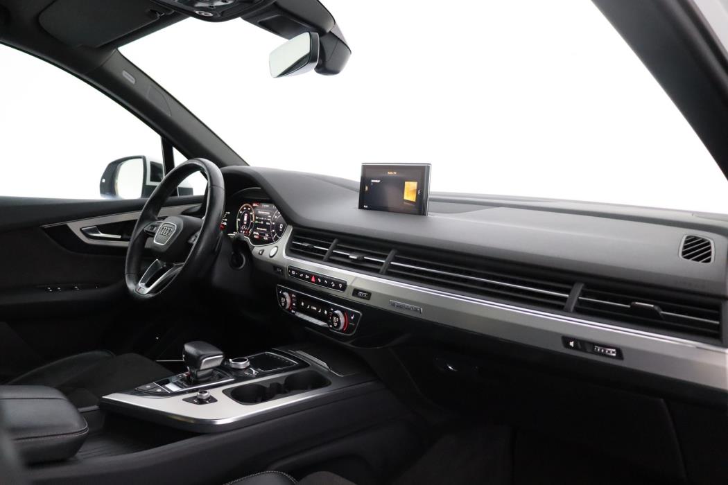 AUDI Q7 2017