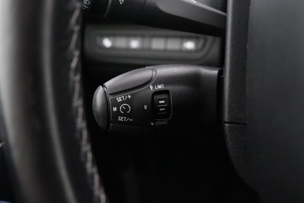 PEUGEOT 2008 2018