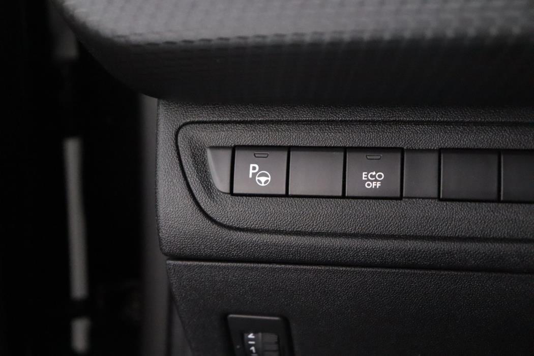 PEUGEOT 2008 2018