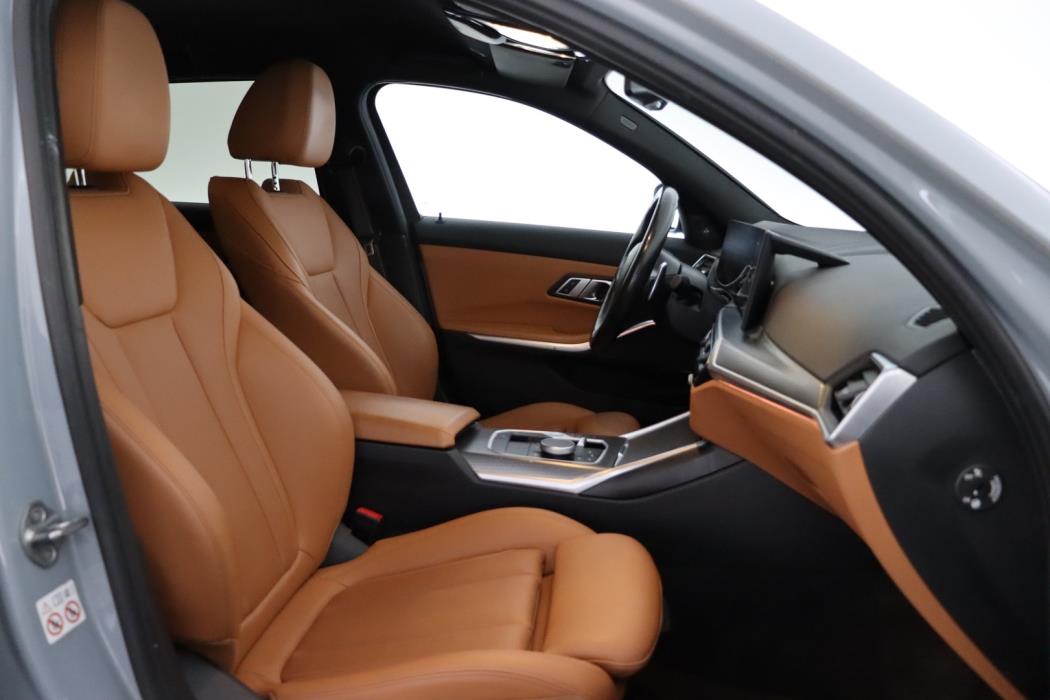 BMW 330 2023