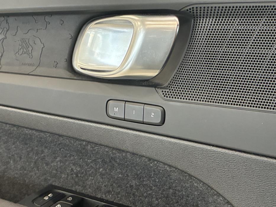 VOLVO C40 2024