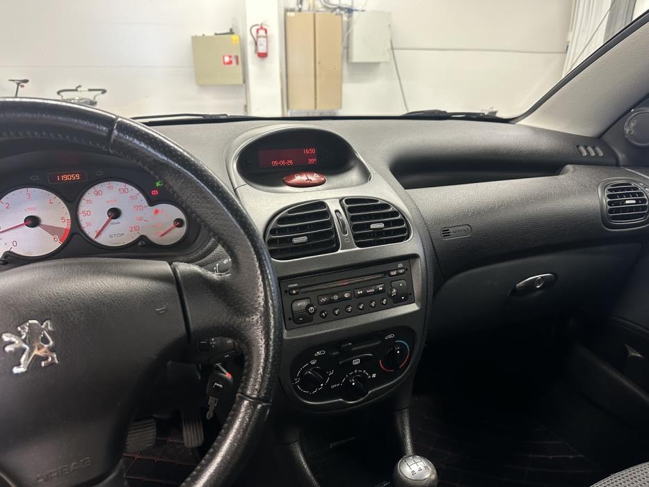 PEUGEOT 206 2005