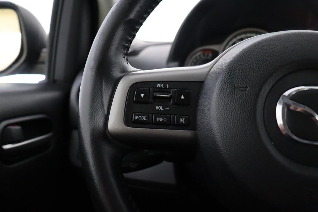 MAZDA 2 2012